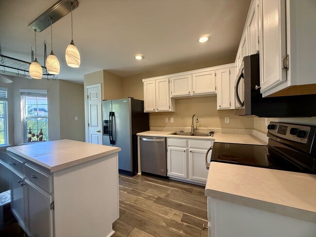 Photo - Beautiful 4 Bedroom Home for Rent – Pet Fr...