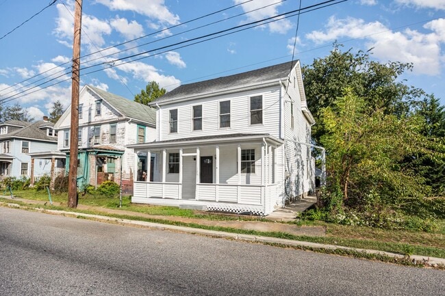 Photo - 3 Bedroom 2.5 Bath Beautiful Home