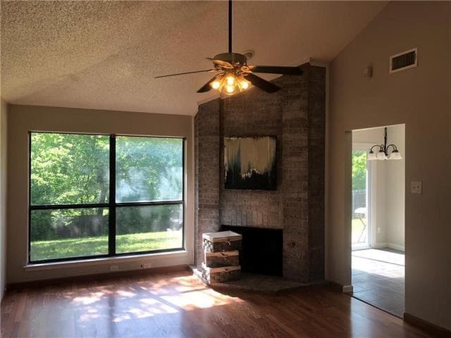 Photo - 702 Creekside Dr