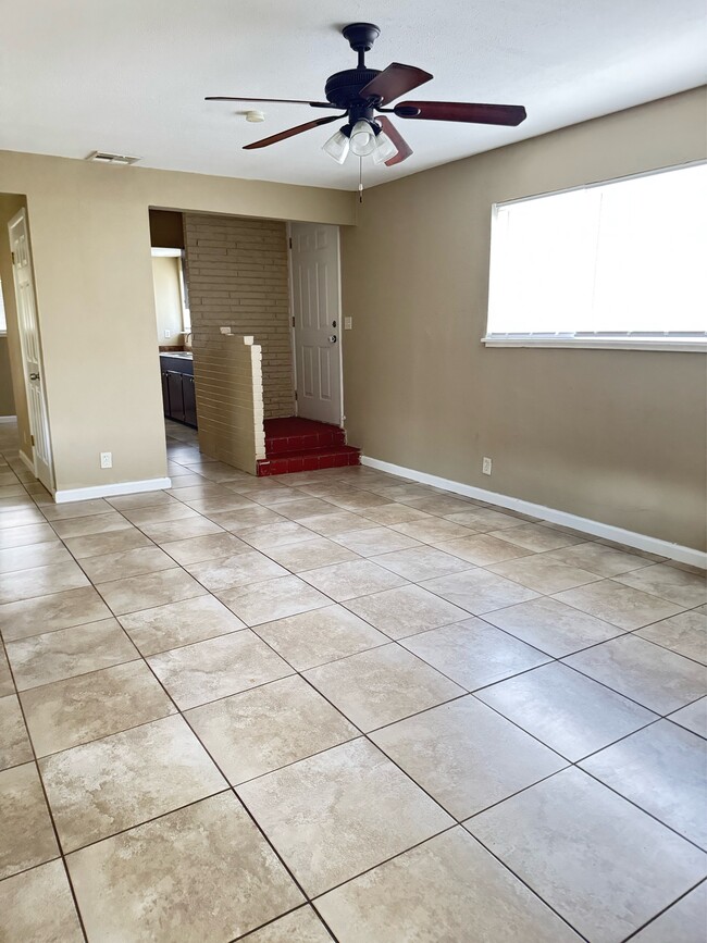 Photo - 3007 Bobolink St