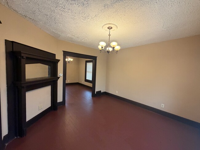 Photo - 1820 Clarendon Ave