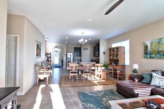 Photo - 953 Musgrass Cir