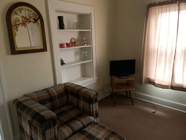 Photo - 103 W 1st St Apartment Unit B