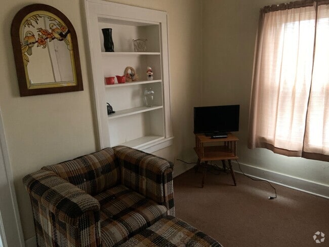 Building Photo - 103 W 1st St Unit B Rental