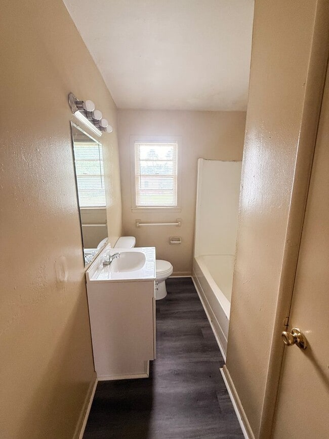 Photo - 1200 Bethune St