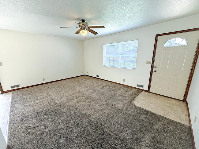 Photo - 2101 Mittelstadt Ln