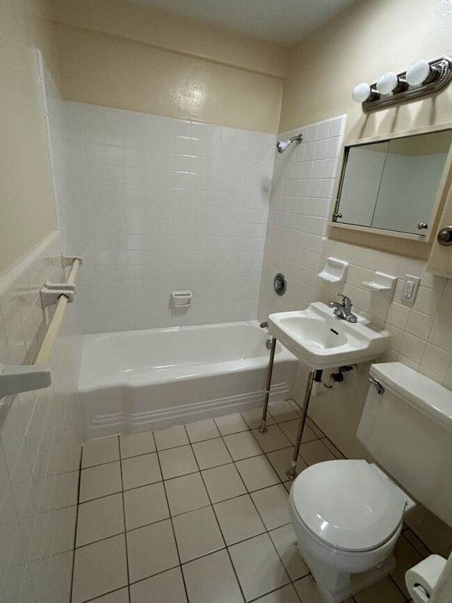 Photo - 305 - Edgewood Place LP