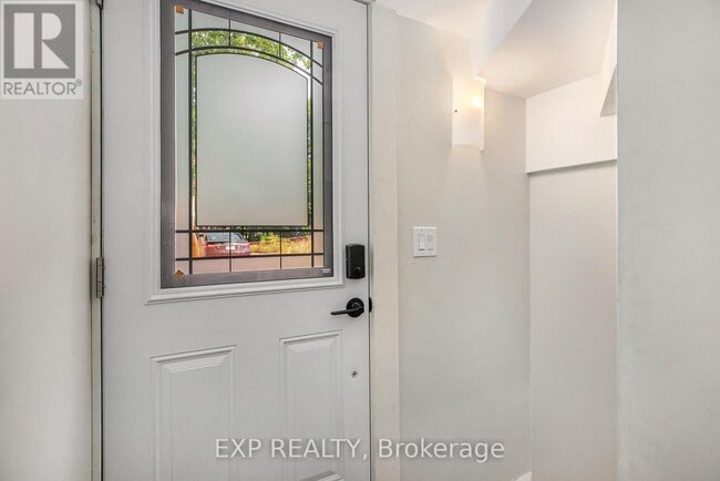 Photo - 838 St. Laurent Blvd