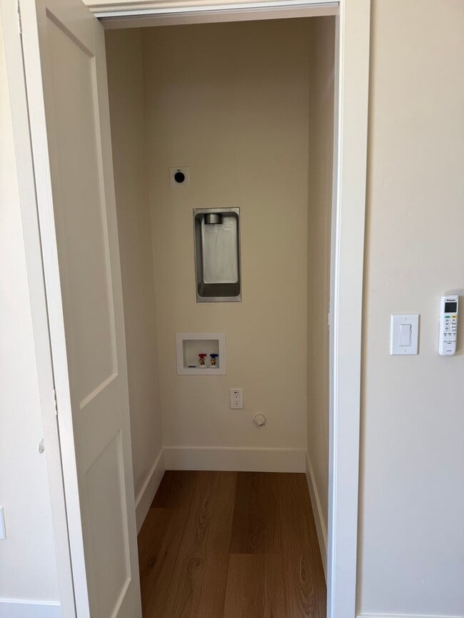 Photo - 28THST/37THAVEDUPLEX Unit 5895 28th Street