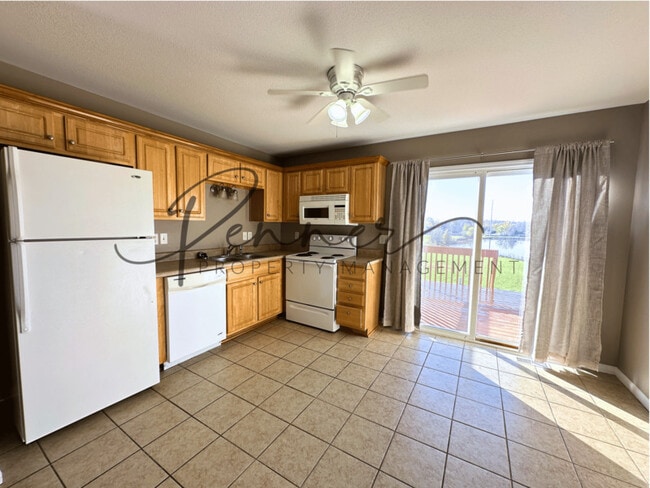 Photo - 1015 NW Willow Dr