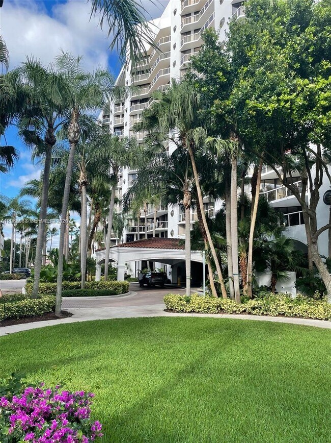 3610 Yacht Club Dr Unit 514