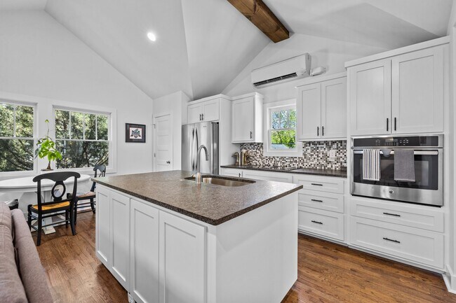 Photo - 724 Walnut Ave