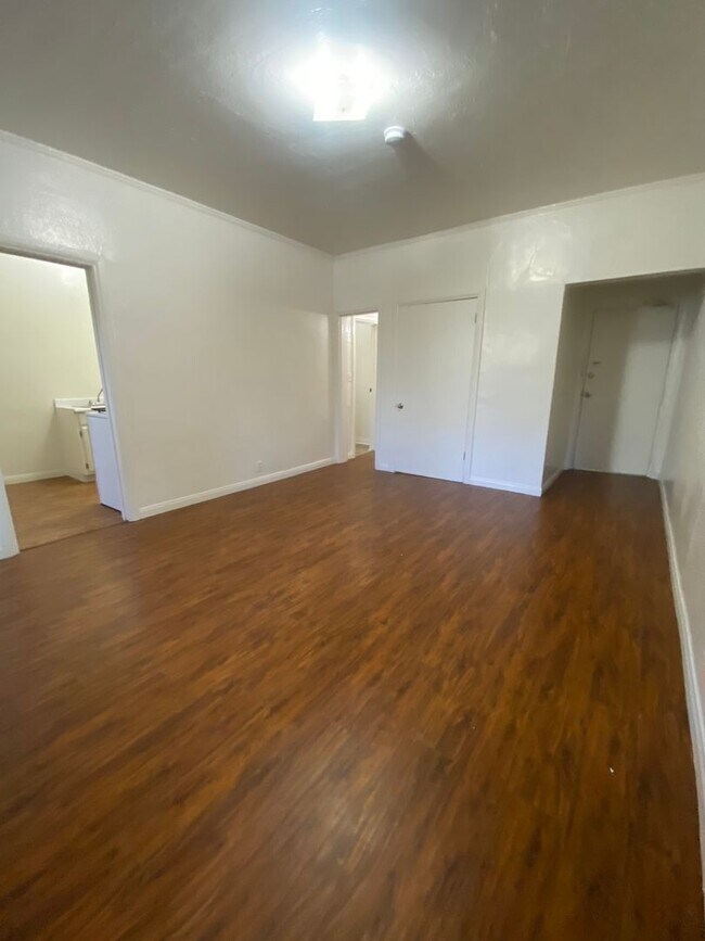 Photo - La Wiltona Apartments - Spacious and Full ...