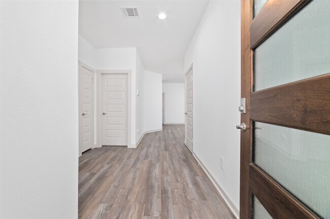 Photo - 7010 Fleetwood Crescent Wy