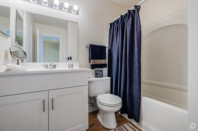 2BR, 2BA - 1,100SF - Bathroom