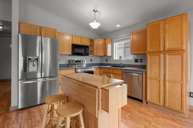Photo - Amazing 3 Bedroom/2 Bath Bi-Level Home for Rent