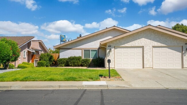 Building Photo - Woodcreek Cutie! 2bedroom 2bathroom Rental