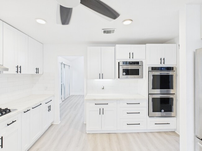 Photo - 7610 Hopewell Ln