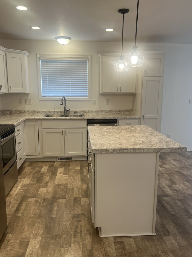 Photo - 5912 36th St S