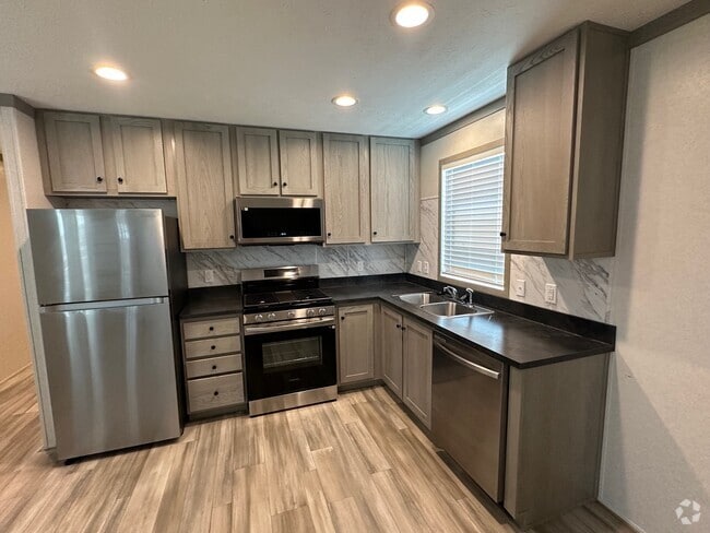 Building Photo - 25696 Nuway Ave Rental