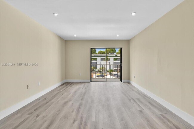 9124 Collins Ave Unit 304