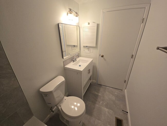Photo - 2490 Burgandy Ln Unit 2490