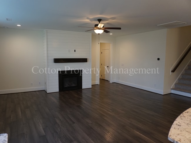 Photo - 33 Meon Ln