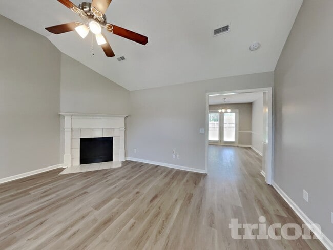 Photo - 2121 Montgomery Ln