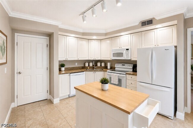 Building Photo - 2825 Palm Beach Blvd Unit 218