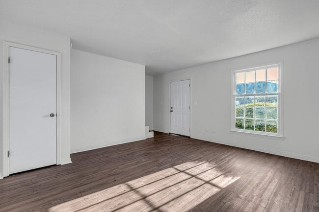 Photo - 1121 3rd Ave N