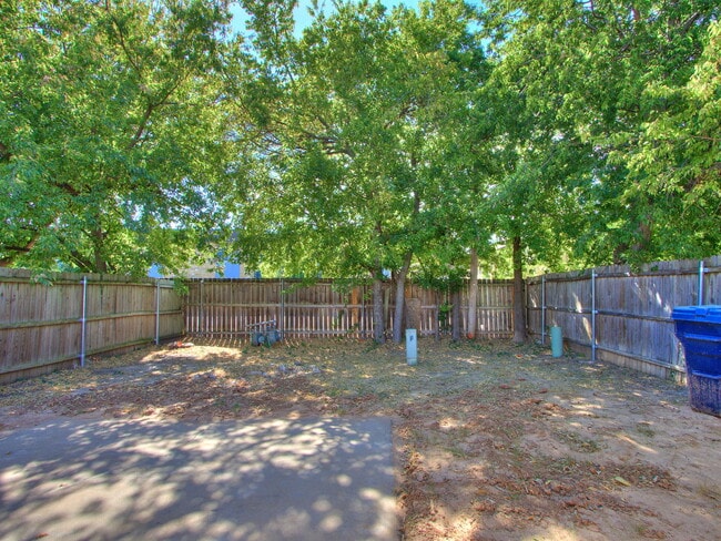 1915 N Moulton Ct