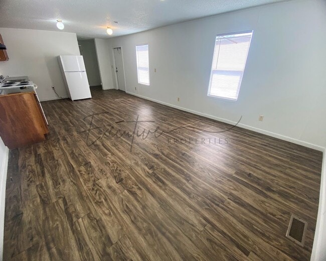 Photo - Move-In Ready 3BR, 1BA – Most Utilities In... Unidad 2