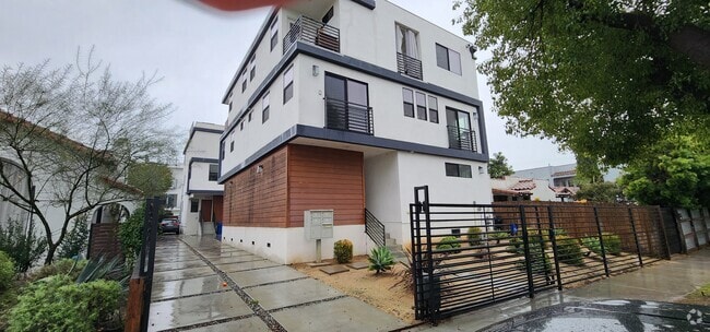 Building Photo - 1856 S Redondo Blvd Rental