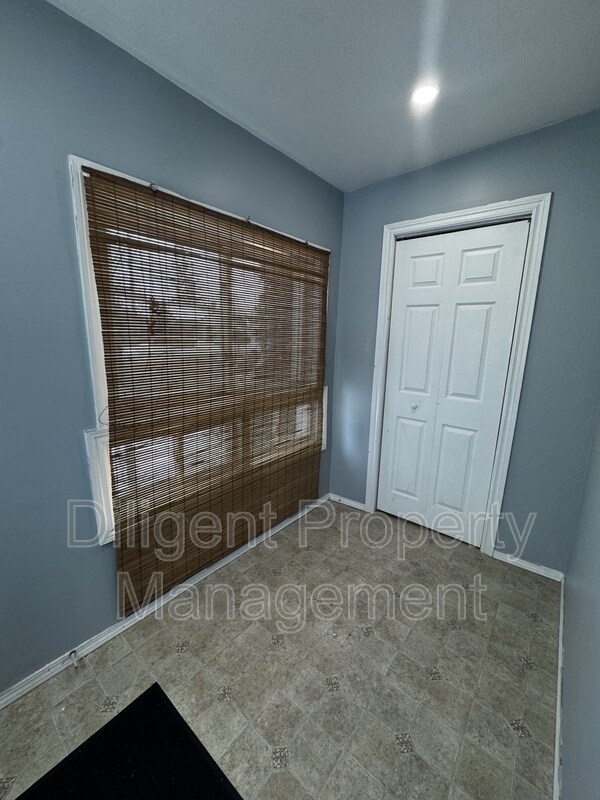 Photo - 492 King George St