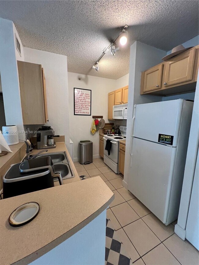 Photo - 6001 SW 70th St Unidad 421