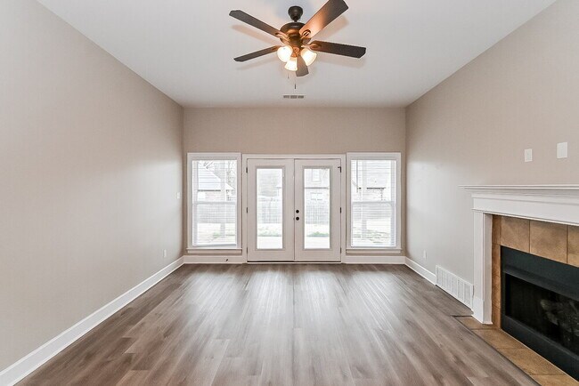 Photo - 3110 Logan's Loop