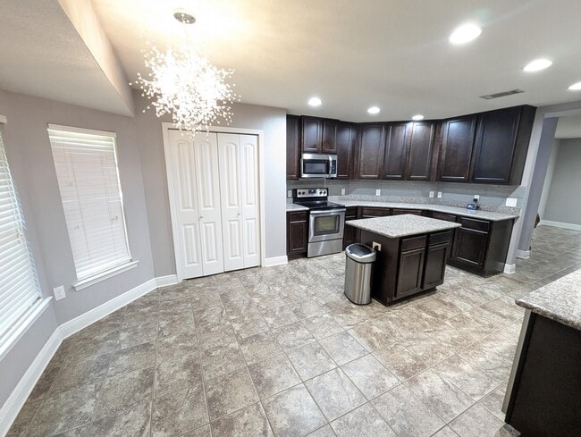 Photo - 6598 Britt St