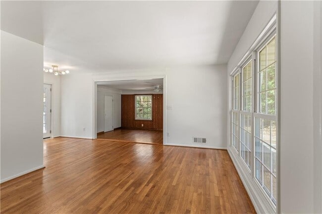 Photo - 2866 Highland Dr SE