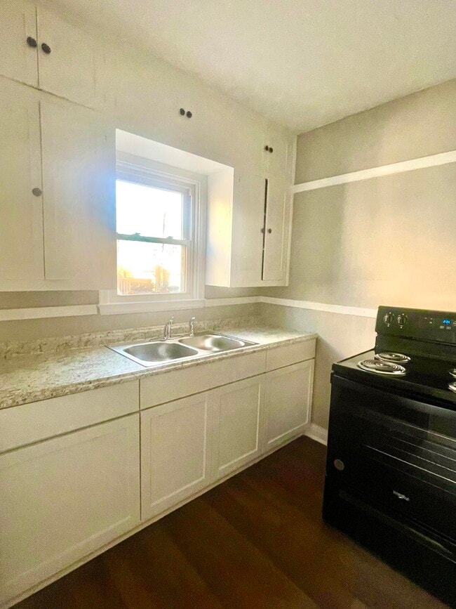 Photo - 120 Clyde St