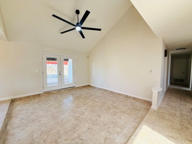 Photo - 907 Sandy Ln