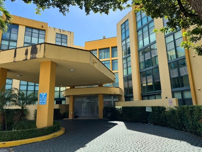 Entrada del edificio - 11800 SW 18th St Unidad 422