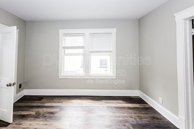 Photo - 2081 Halstead Ave