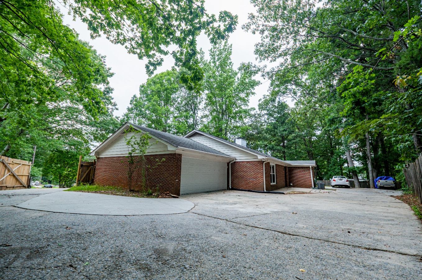 Photo - 2496 Leeshire Rd