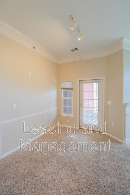 Photo - 2037 Telfair Way