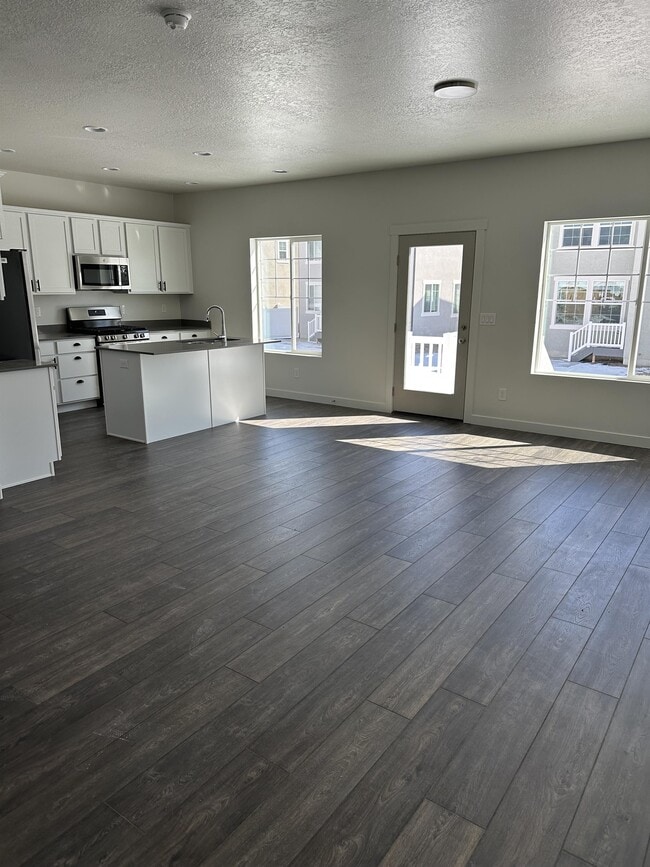 Photo - 1670 Prevedel Dr