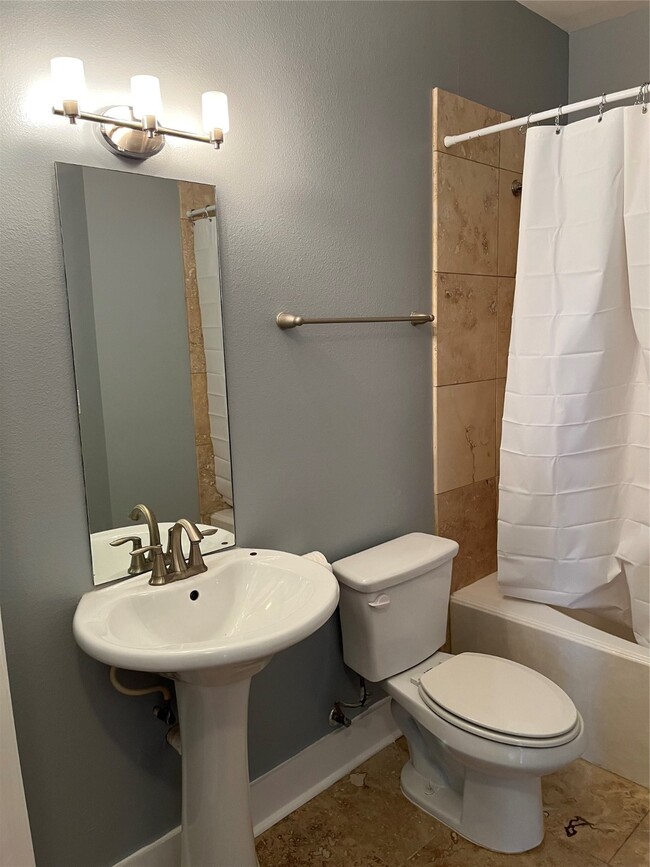 Photo - 315 W Clay St