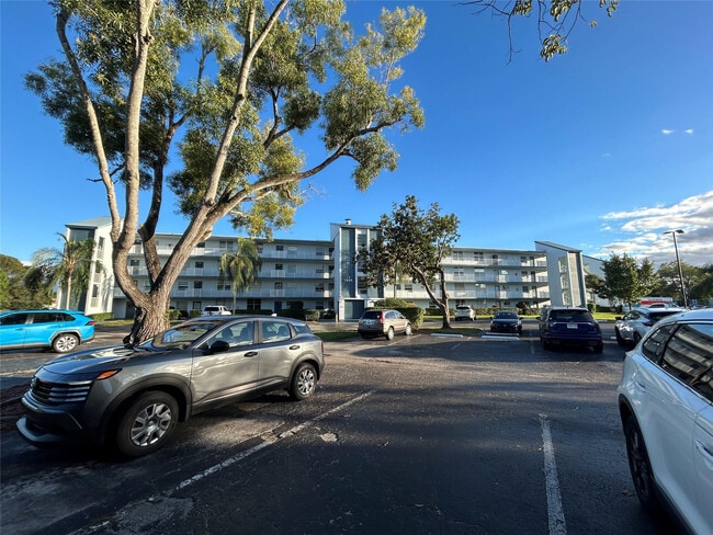 Photo - 7608 NW 18th St Unidad 403