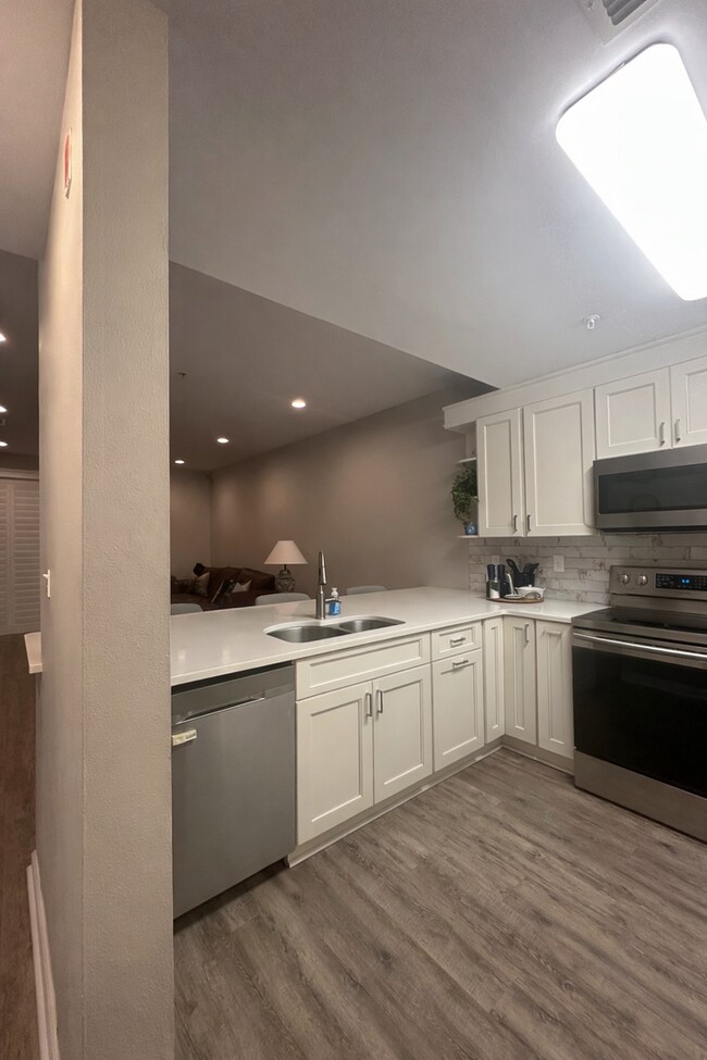 Photo - MOVE IN PROMO!!! ONE MONTH FREE --- Beautiful Condo walking distance to Grand Boulevard!