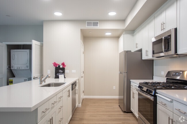 3BR, 2BA-1211 SF