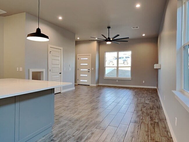 Photo - 312 W 3rd St